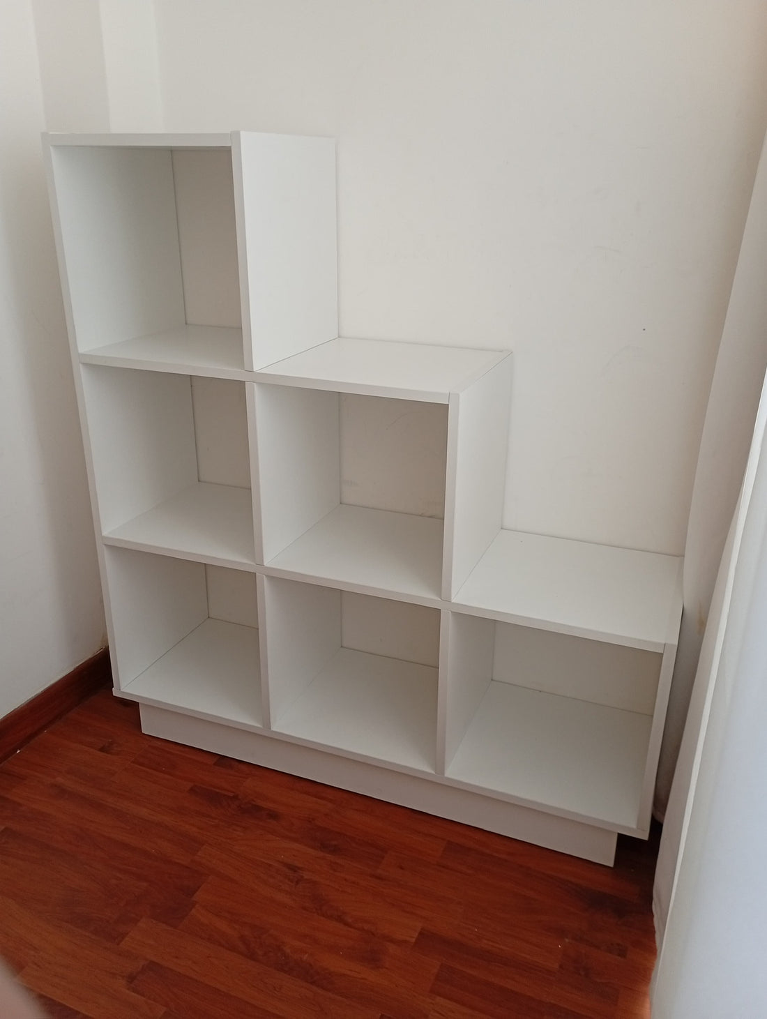 Leveled Bookshelf Organizer