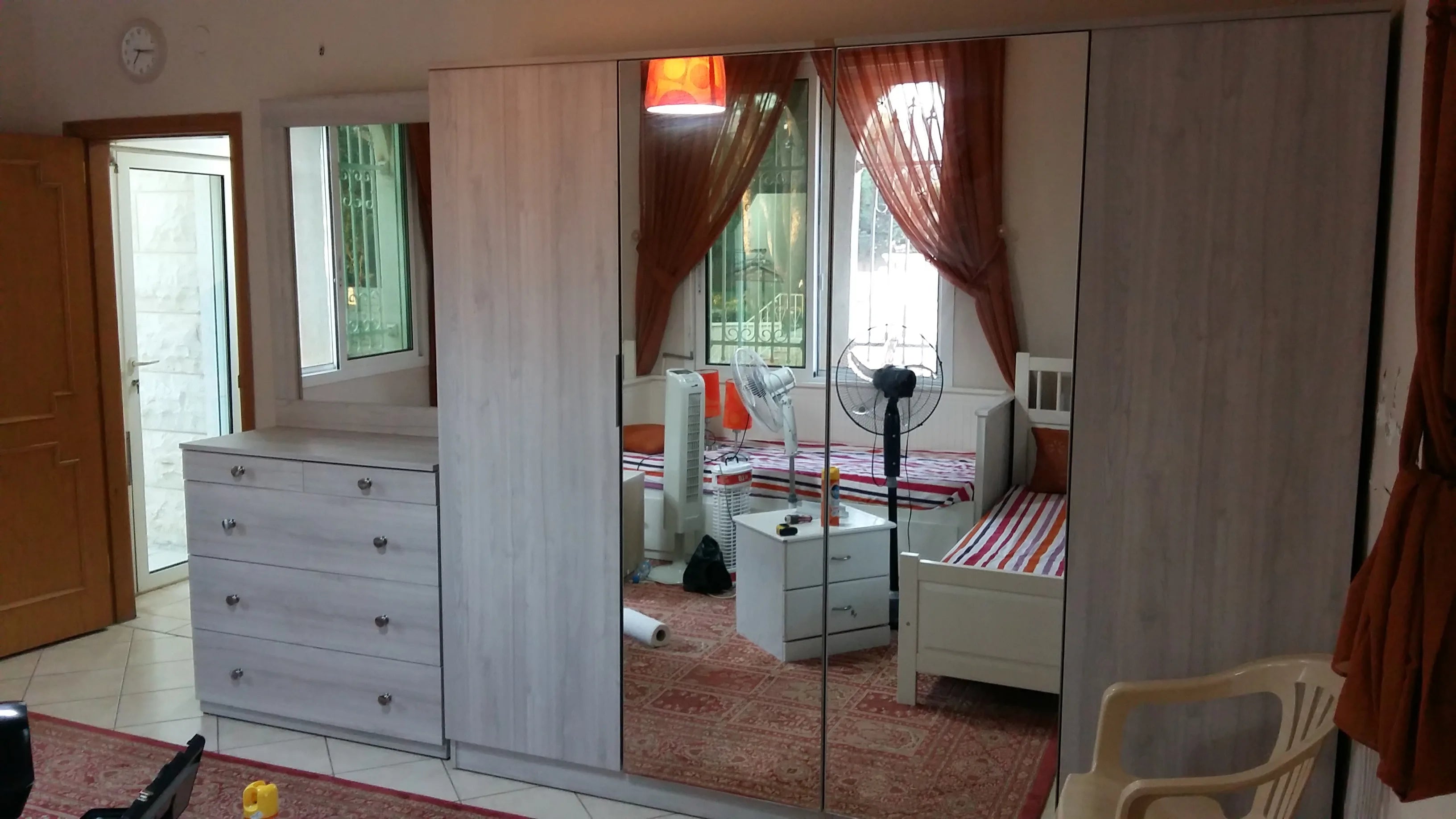 GreyOak Bedroom Set – Sliding Mirror Wardrobe & Matching Chest of Drawers with Mirror | Lebanon