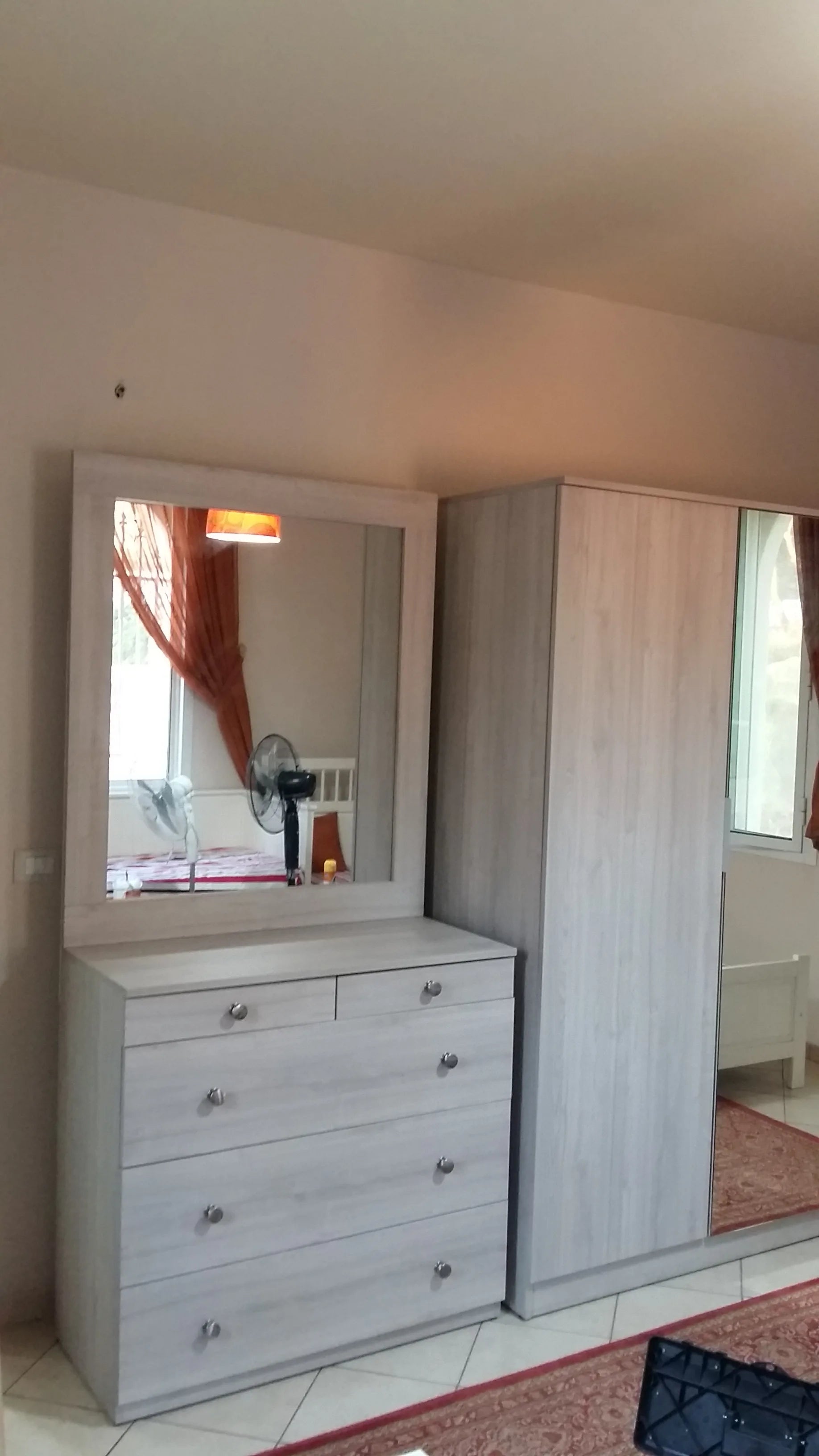 GreyOak Bedroom Set – Sliding Mirror Wardrobe & Matching Chest of Drawers with Mirror | Lebanon