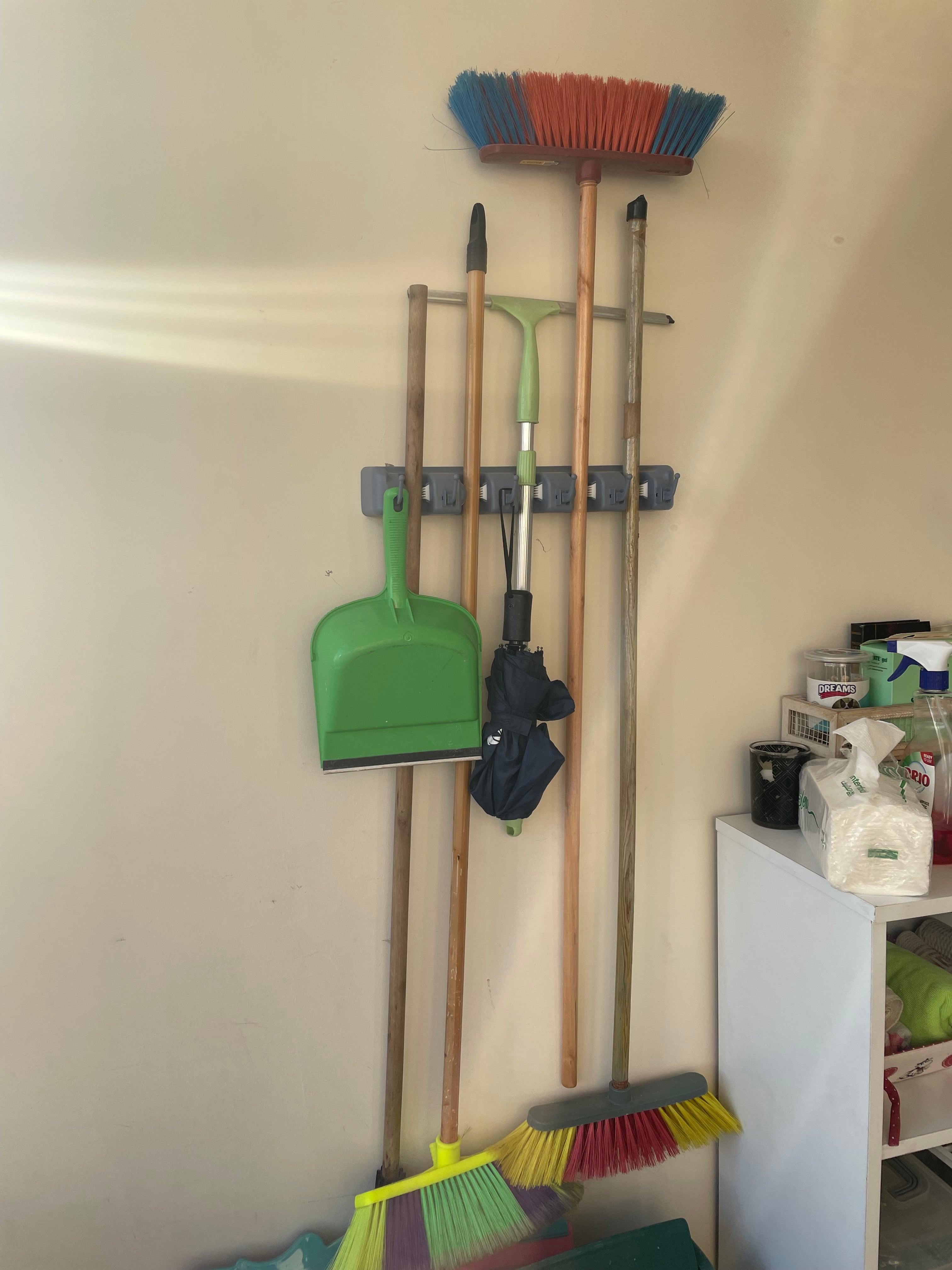 Broom/Mop holder Wall-mounted