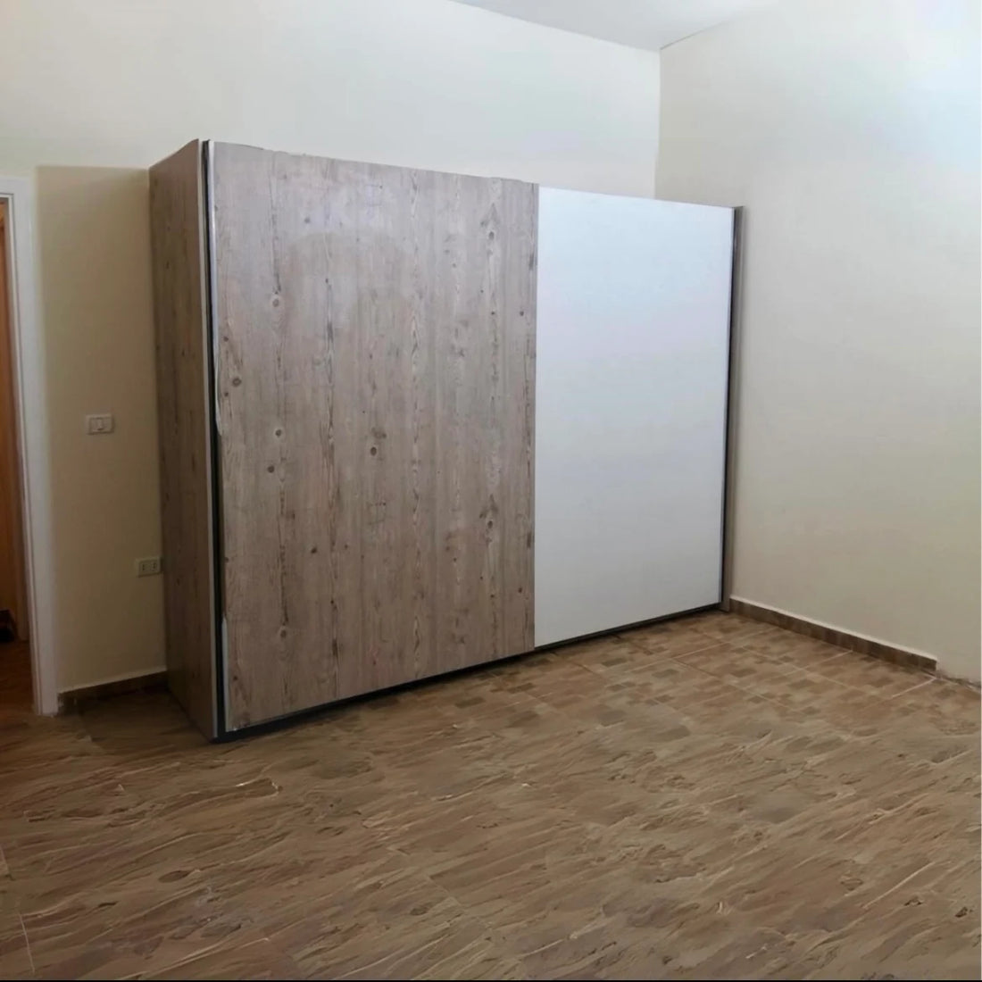 DriftSlide Sliding Door Wardrobe – Hanging Rail & Internal Drawers | Lebanon